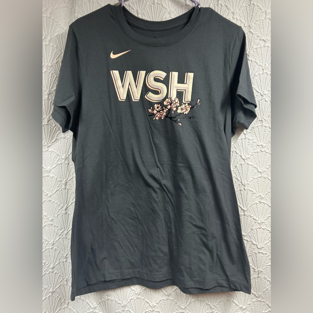 NWT Nike Women Soto City Connect Large Tee